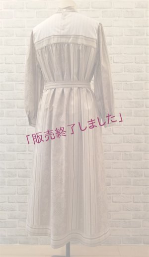 画像2: stand collar dress《Nancy》グレージュ